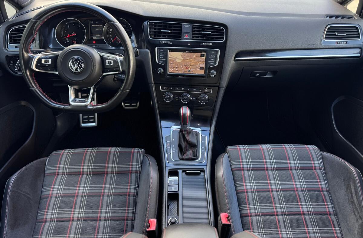 VOLKSWAGEN Golf 2.0 TSi GTi DSG Performance