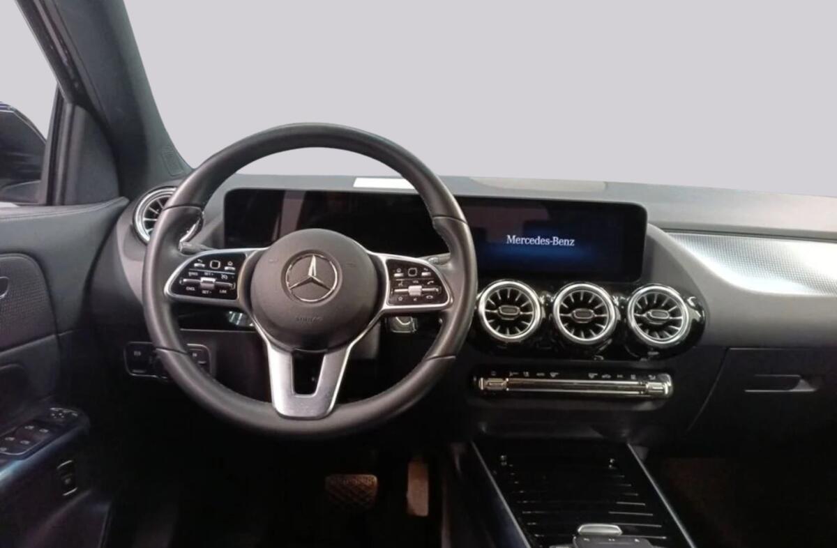 MERCEDES EQA 250+ Electric Art