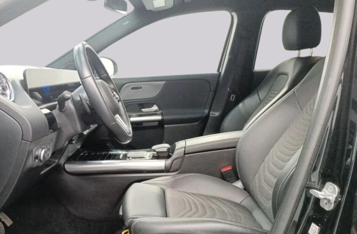 MERCEDES EQA 250+ Electric Art