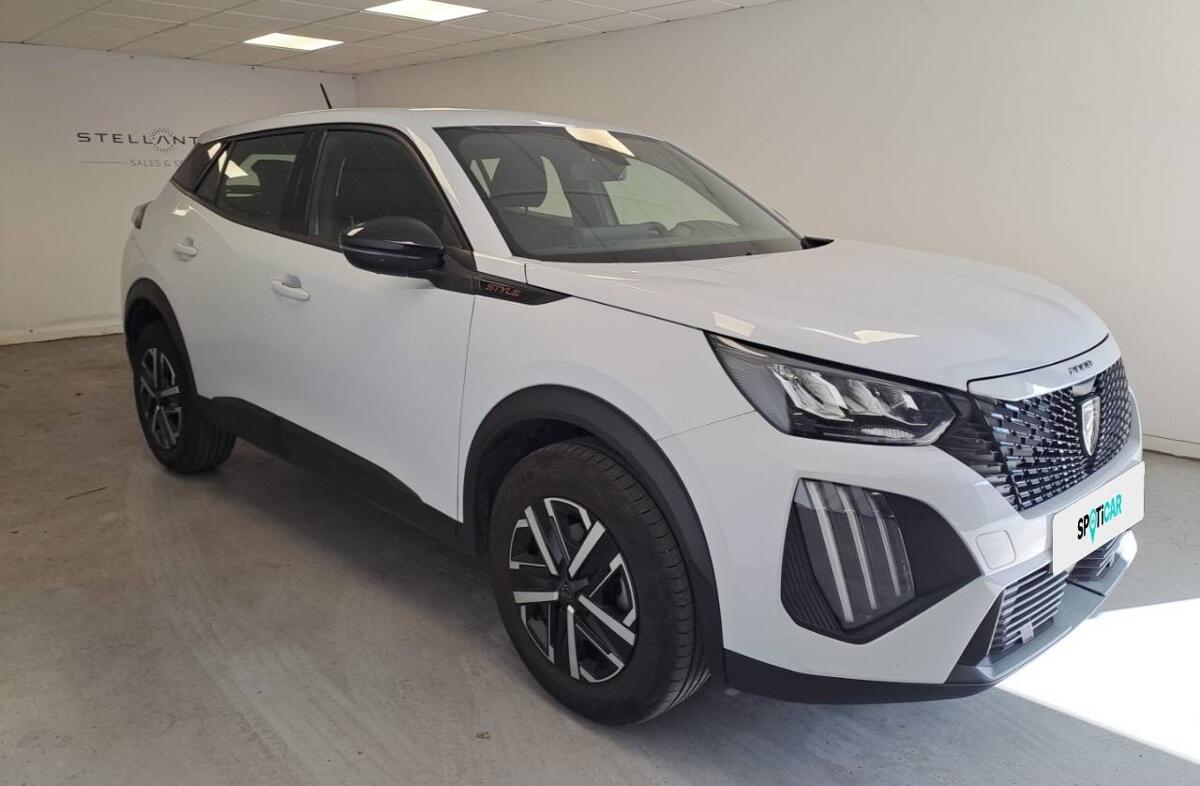 PEUGEOT 2008 1.2 PureTech Style