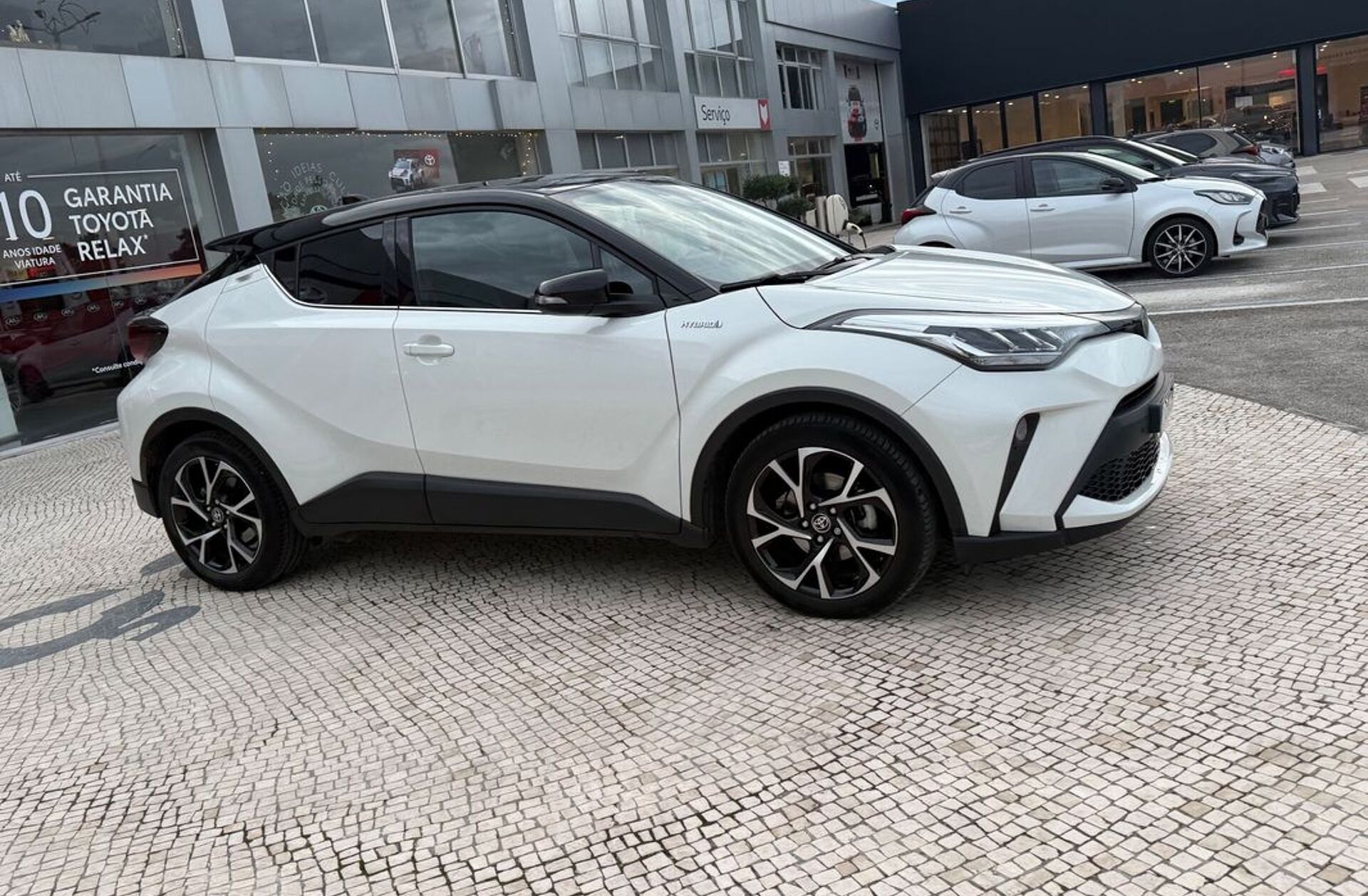 TOYOTA C-HR 2.0 Hybrid Square Collection