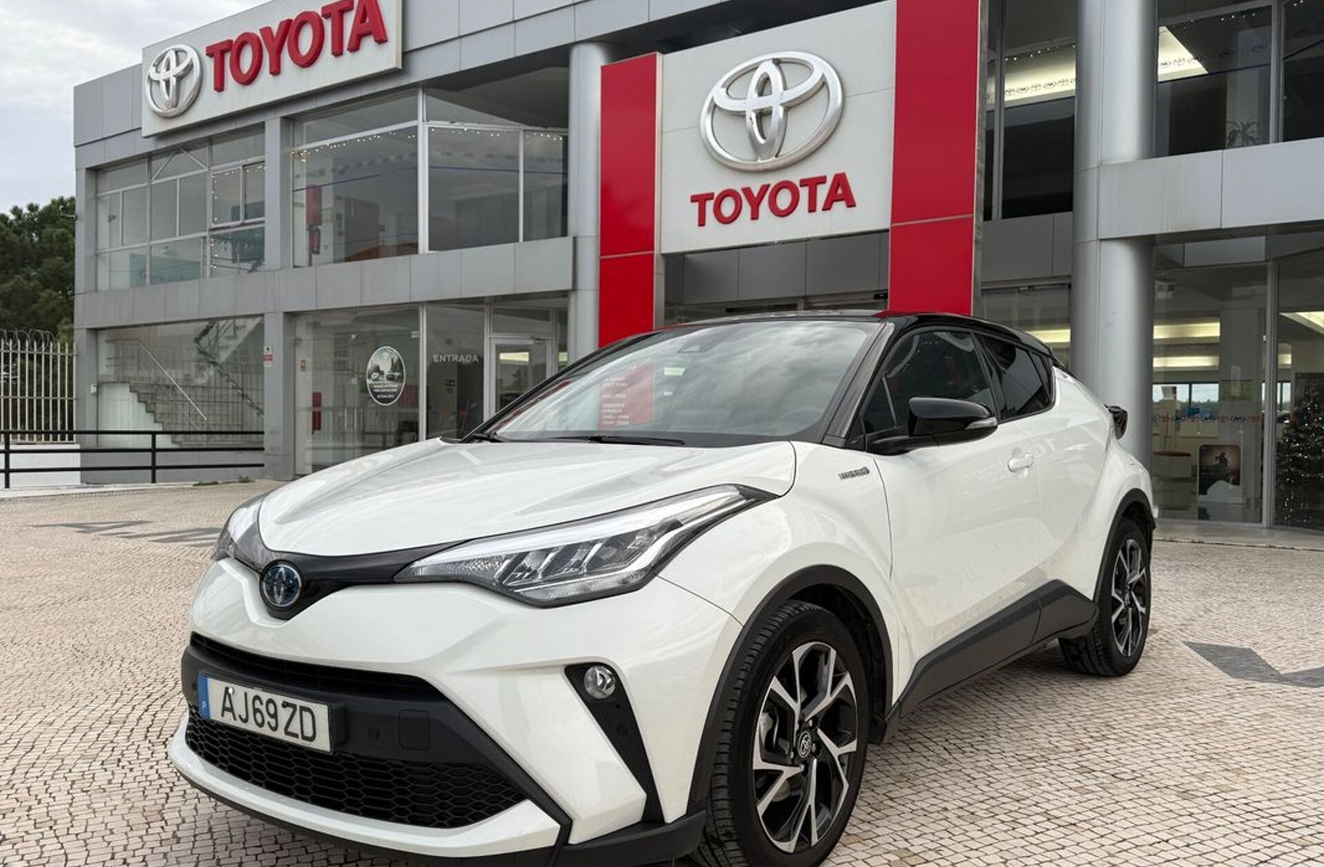 TOYOTA C-HR 2.0 Hybrid Square Collection