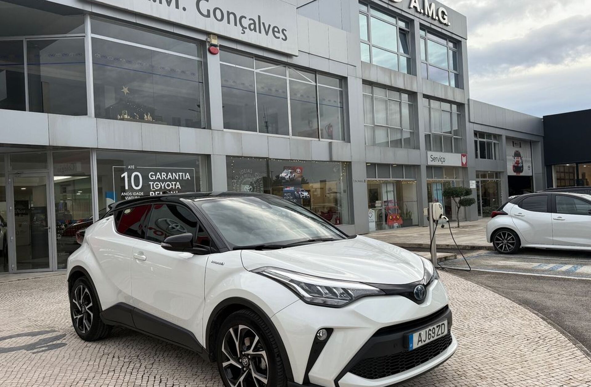 TOYOTA C-HR 2.0 Hybrid Square Collection