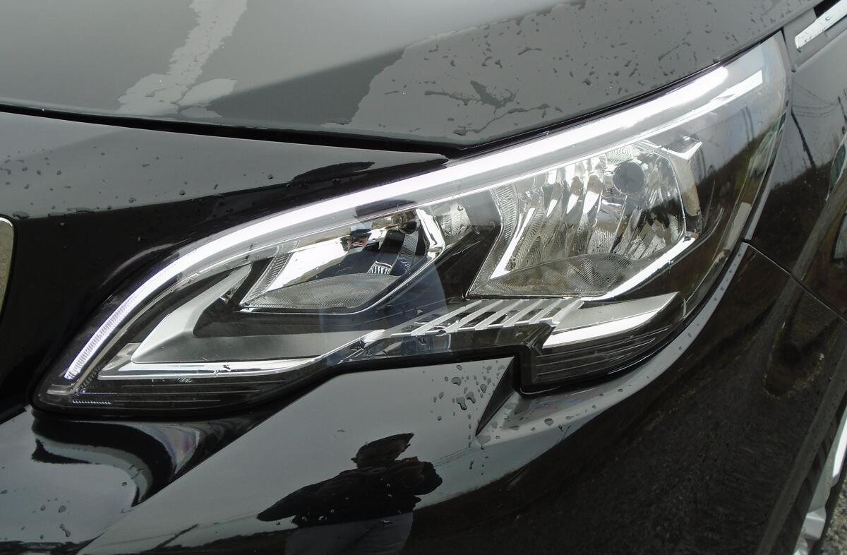 PEUGEOT 3008 1.5 BlueHDi Allure