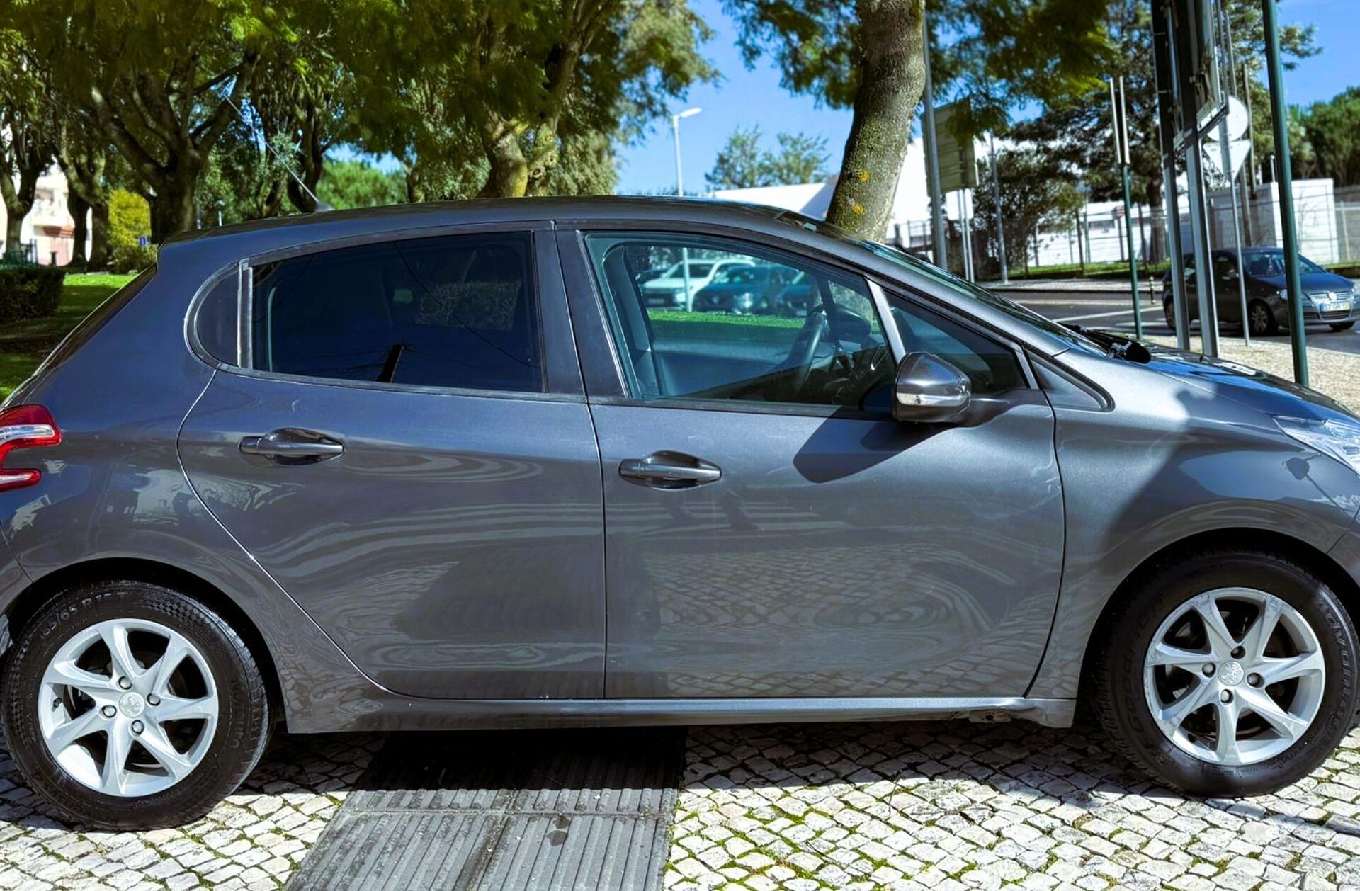 PEUGEOT 208 1.4 HDi Active