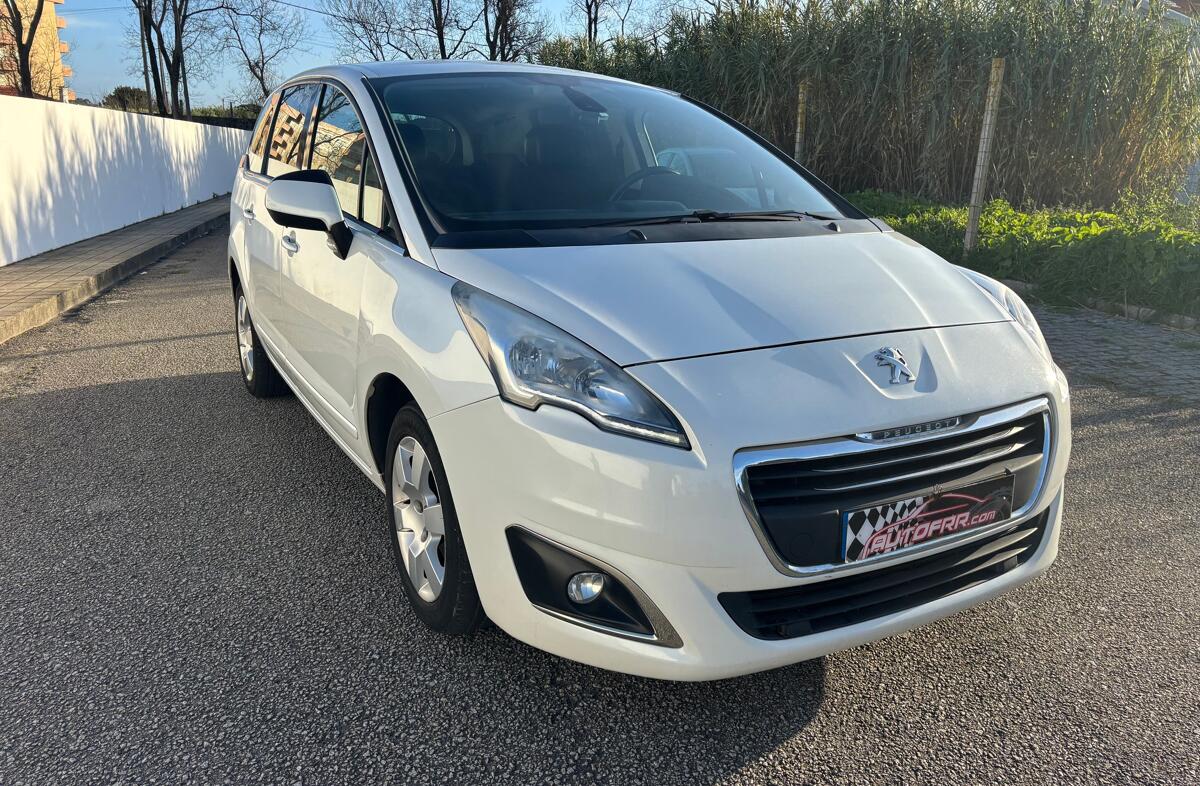 PEUGEOT 5008 1.6 HDi Allure J17