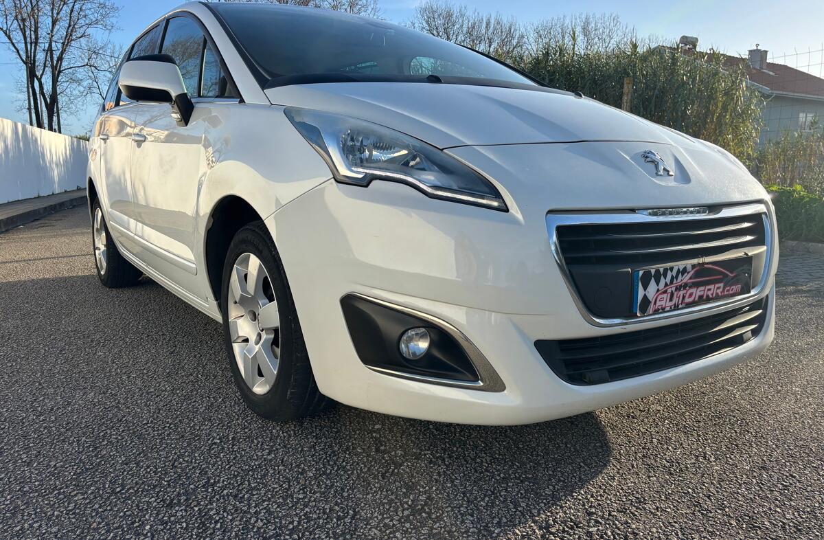 PEUGEOT 5008 1.6 HDi Allure J17