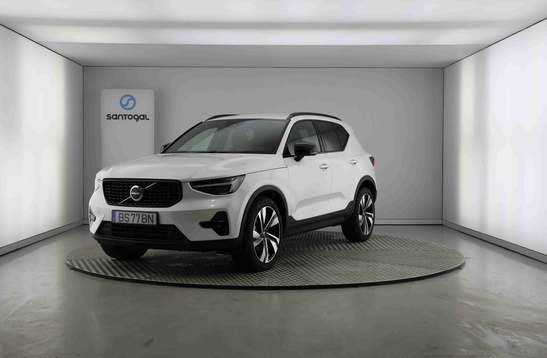 VOLVO XC40 2.0 B3 Plus Dark