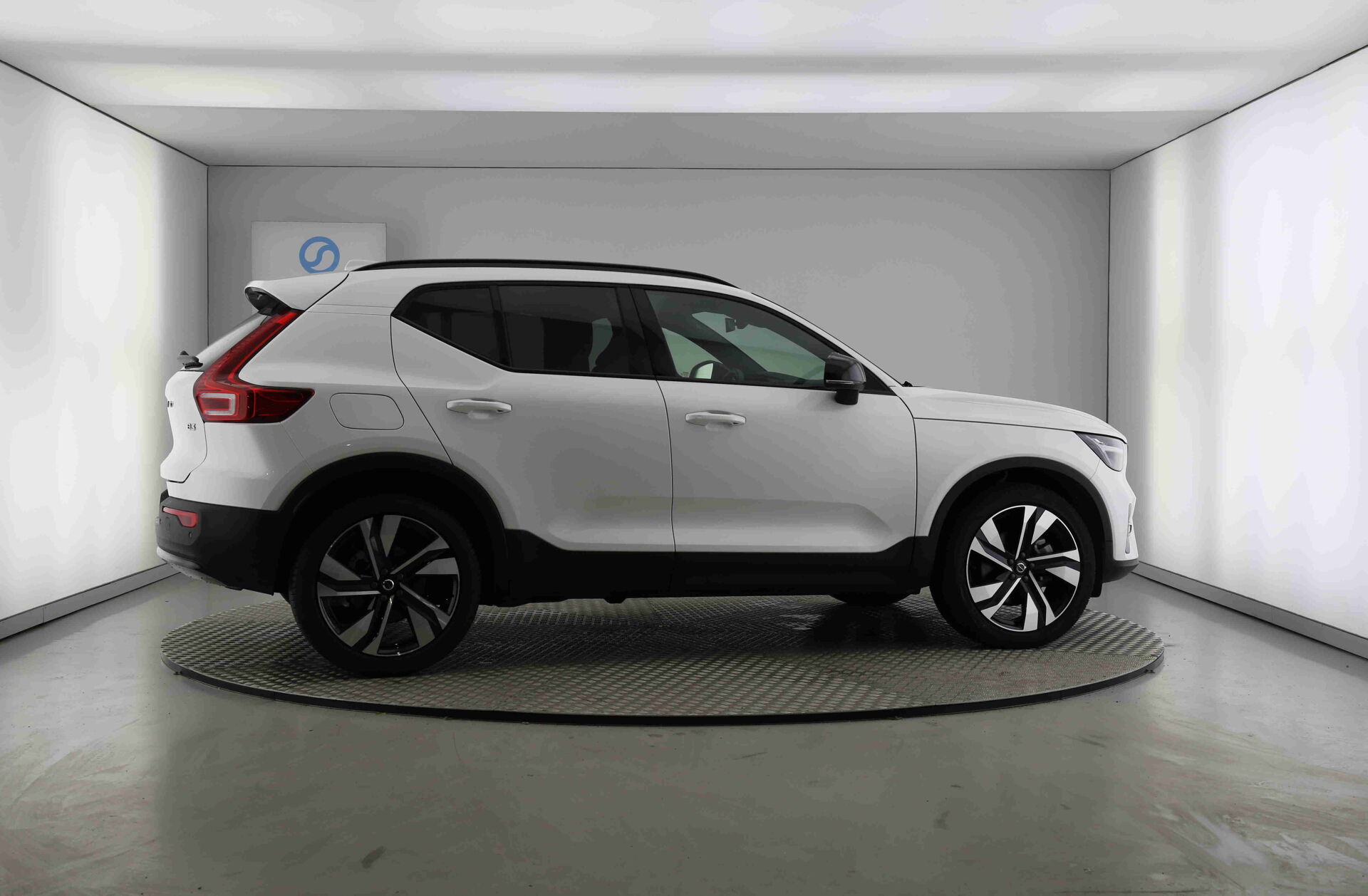 VOLVO XC40 2.0 B3 Plus Dark