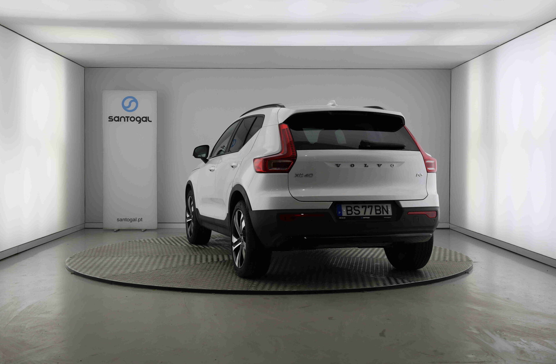 VOLVO XC40 2.0 B3 Plus Dark