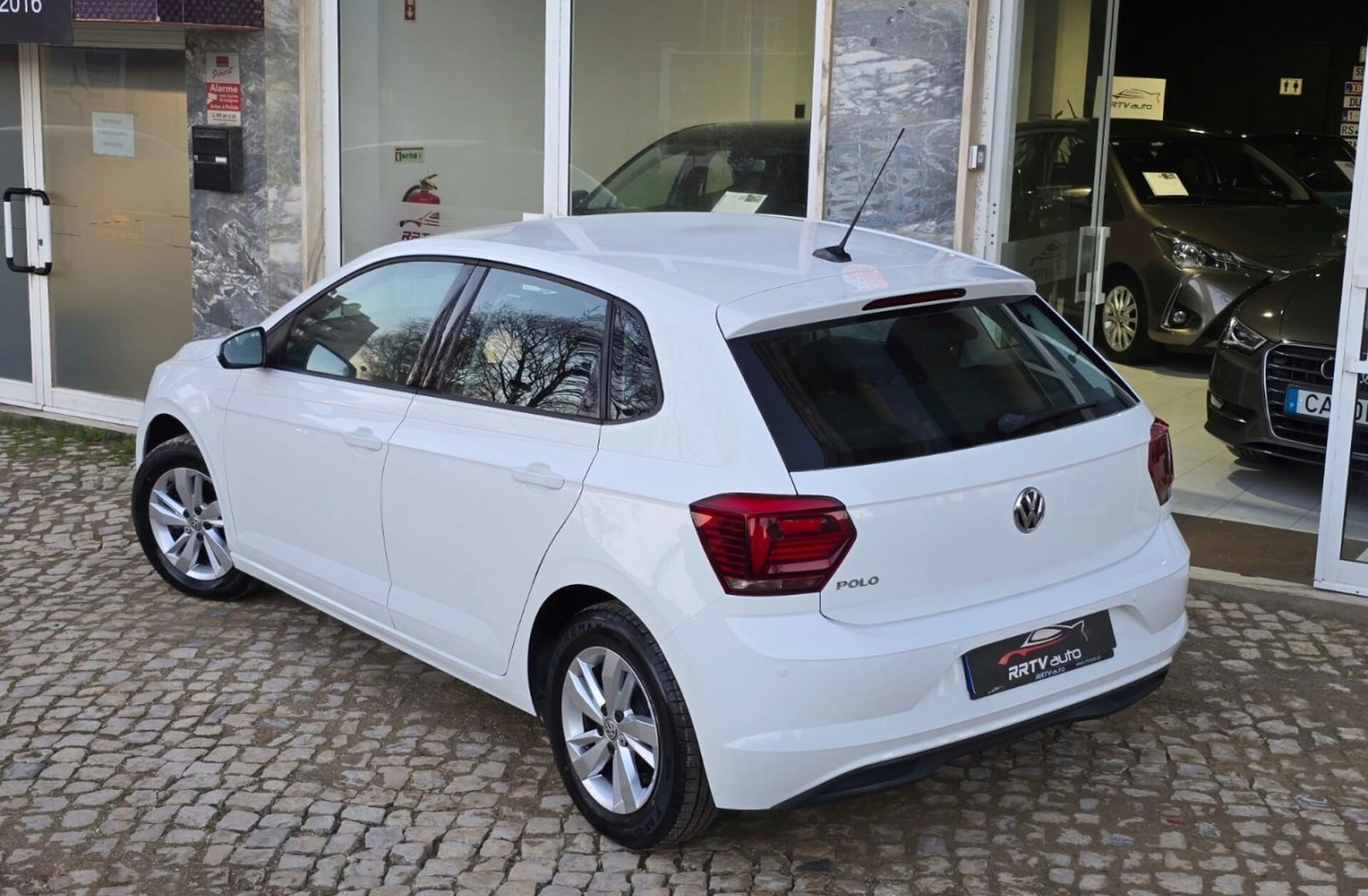 VOLKSWAGEN Polo 1.0 Confortline