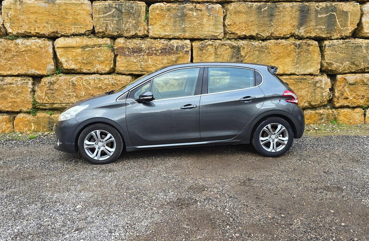 PEUGEOT 208 1.6 BlueHDi Allure