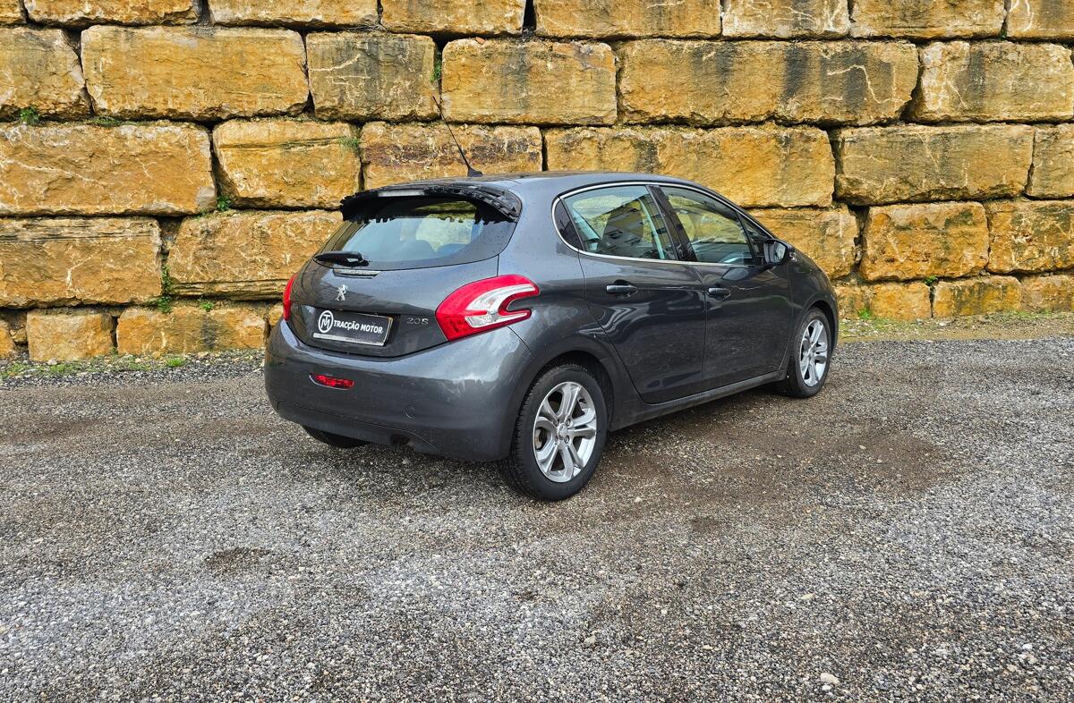 PEUGEOT 208 1.6 BlueHDi Allure