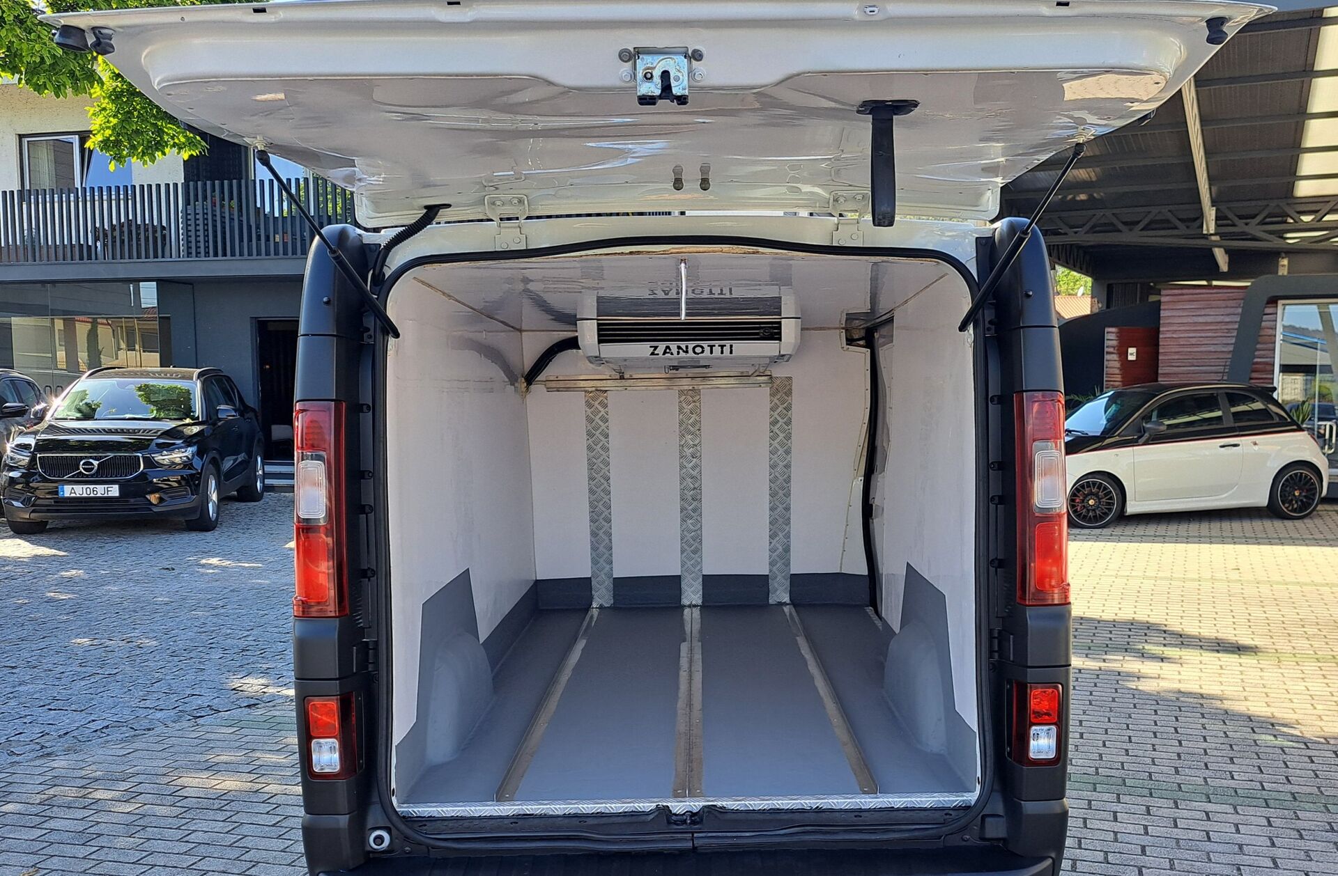 RENAULT Trafic 2.0 DCI L2H1 ISÓTERMICA FRIGORIFICA