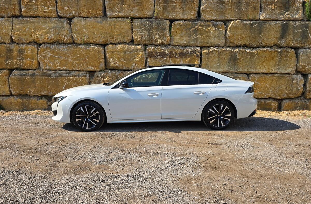 PEUGEOT 508 1.6 Hybrid GT Pack e-EAT8