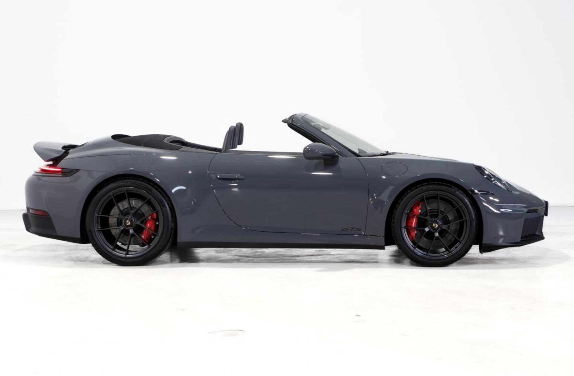 PORSCHE 911 Carrera 4 GTS