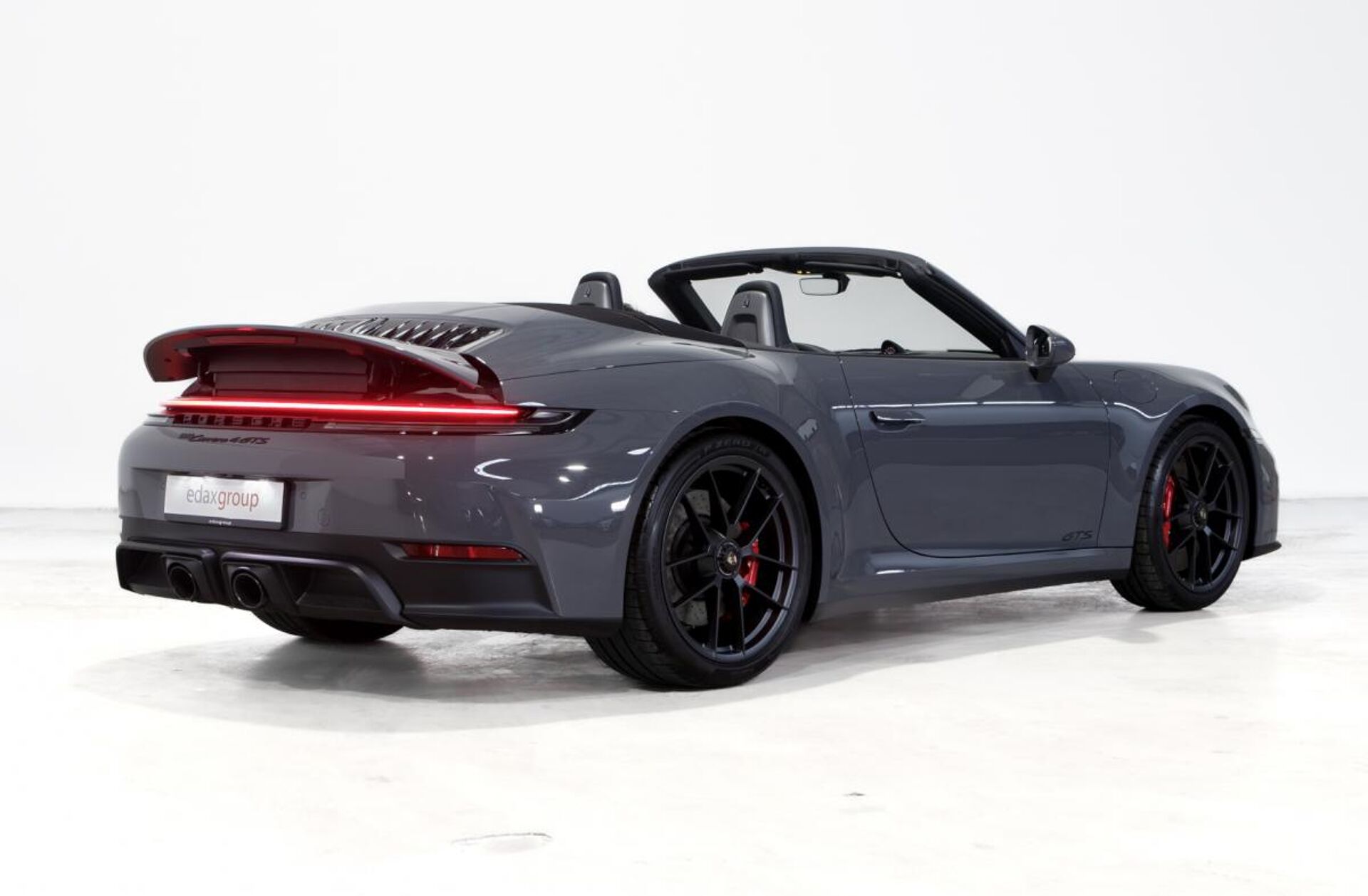 PORSCHE 911 Carrera 4 GTS