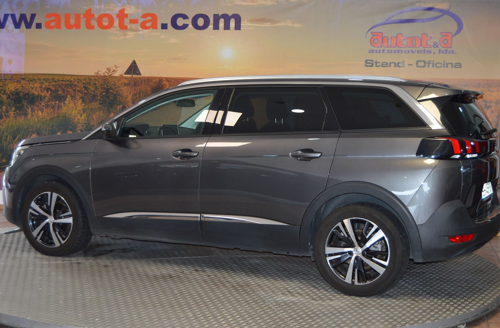PEUGEOT 5008 1.2 PureTech Allure EAT8