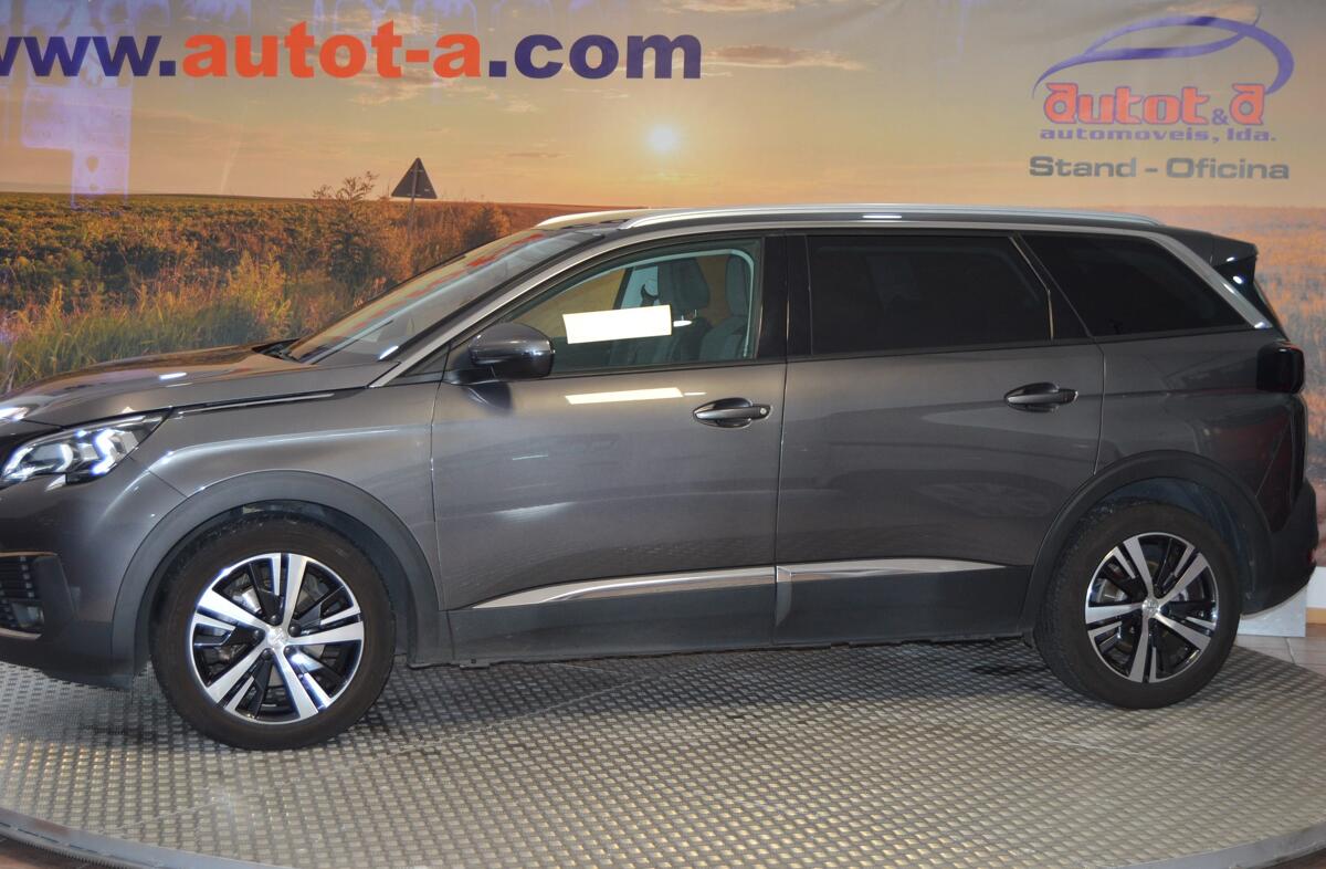 PEUGEOT 5008 1.2 PureTech Allure EAT8