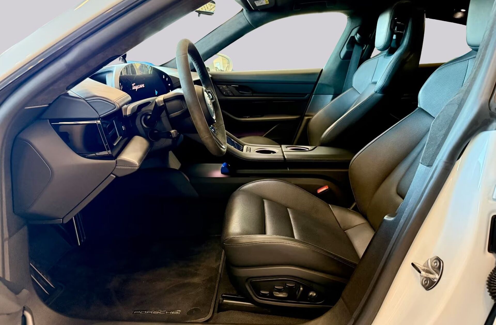 PORSCHE Taycan GTS