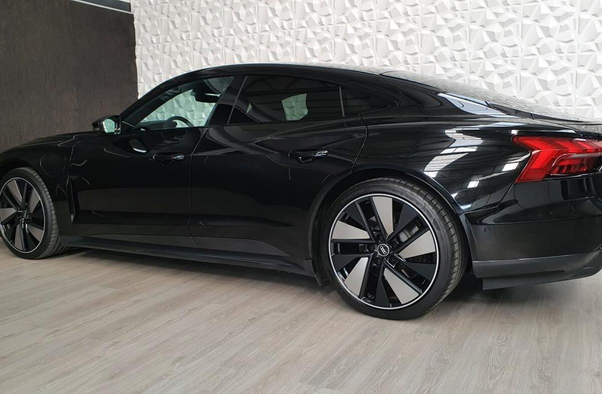 AUDI e-tron GT quattro