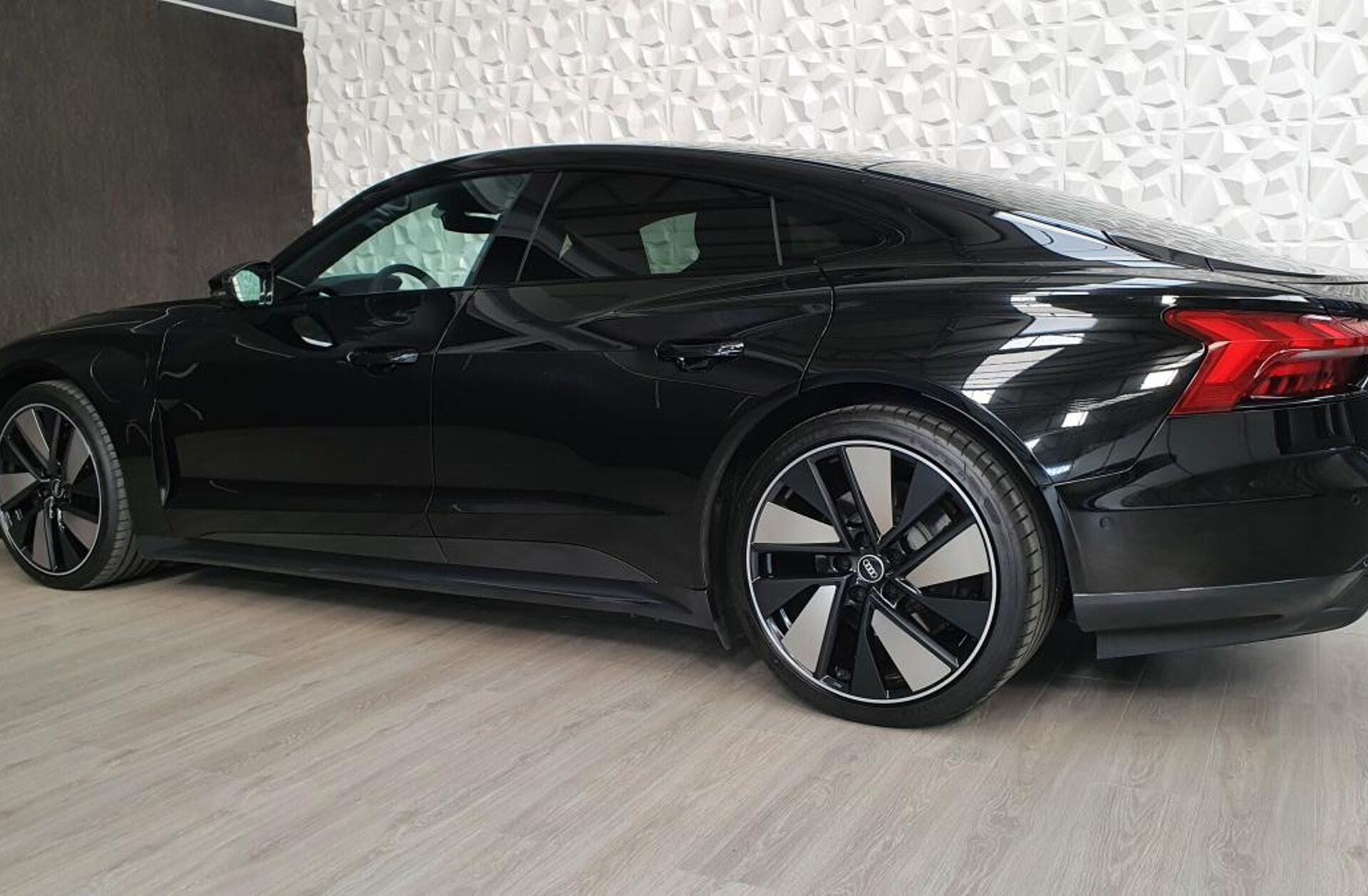 AUDI e-tron GT quattro