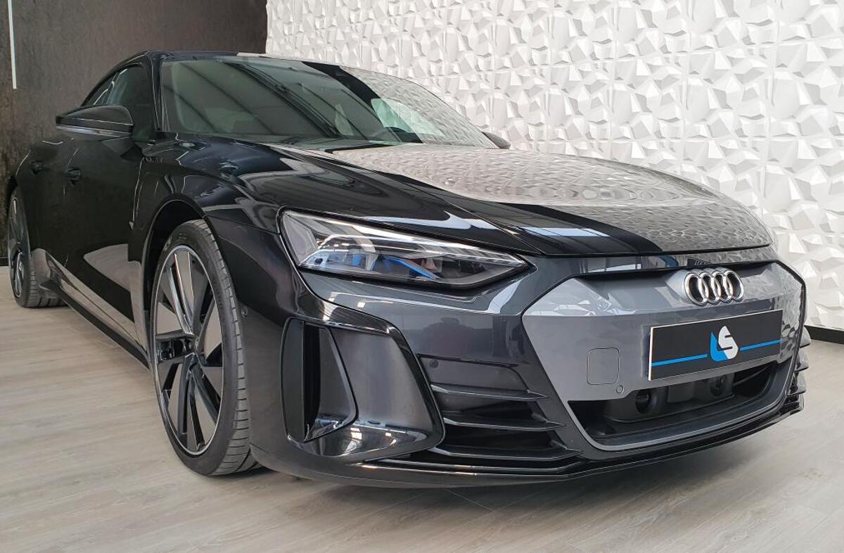 AUDI e-tron GT quattro
