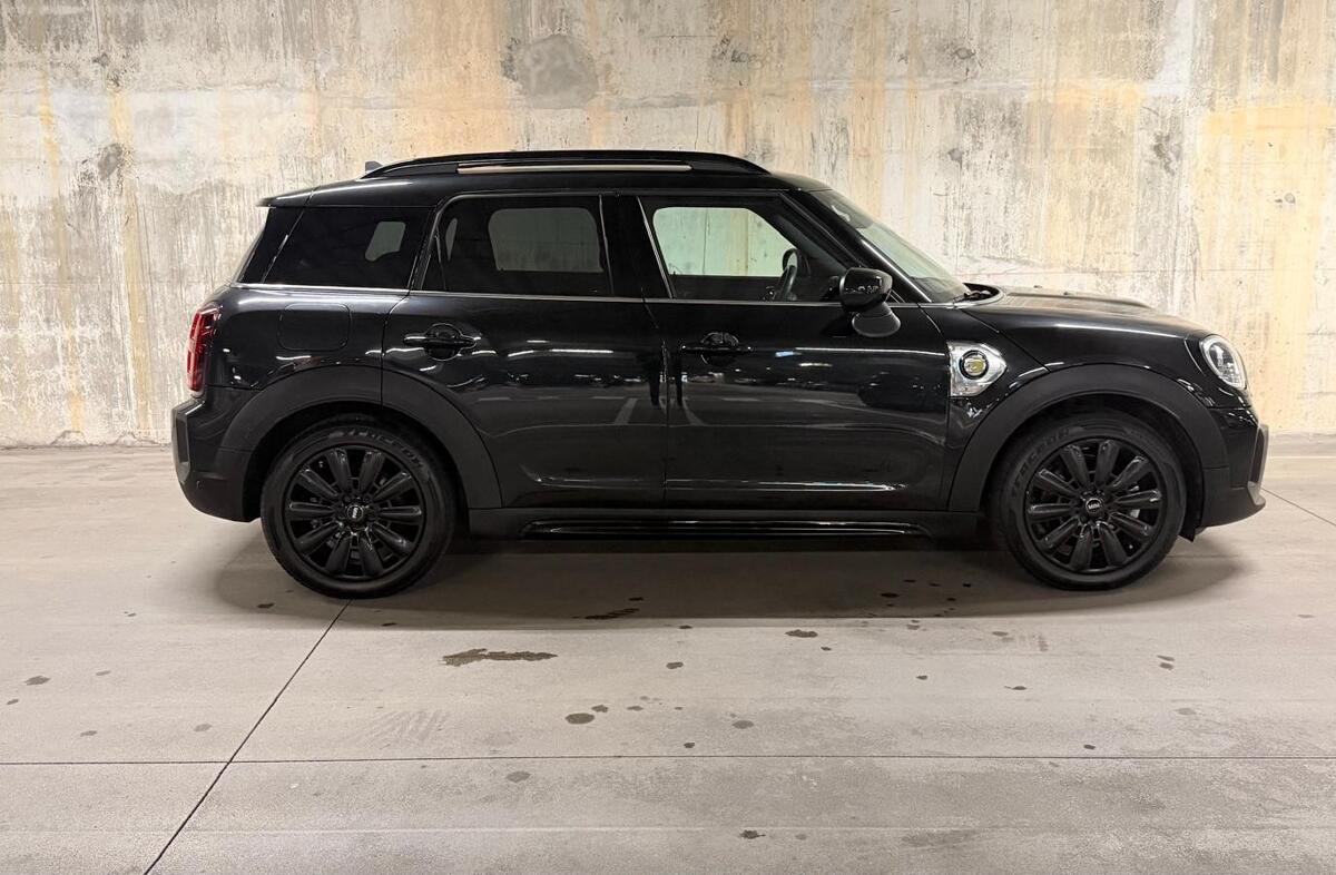 MINI Mini Countryman Mini Cooper SE Premium Essential Auto