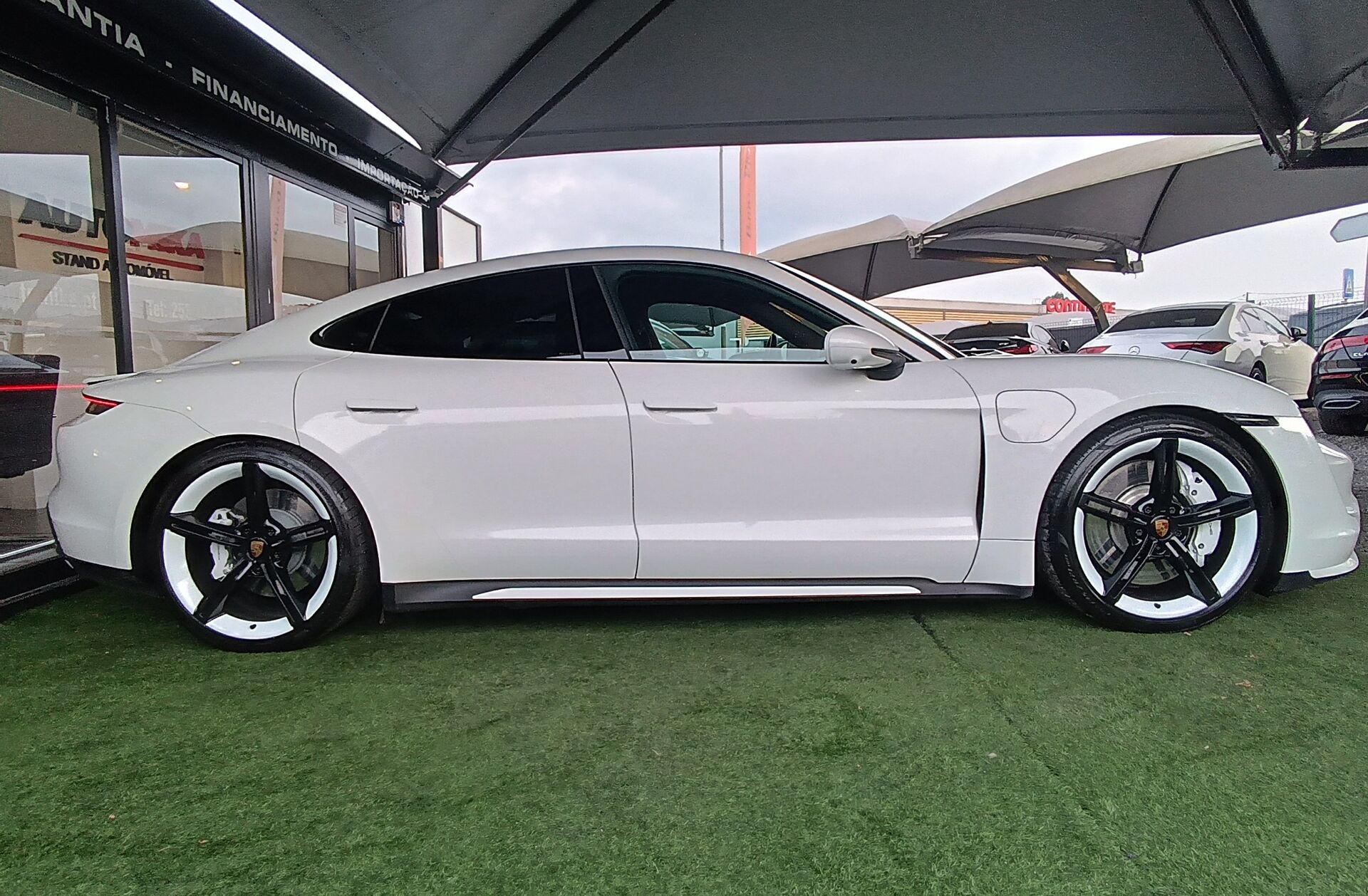 PORSCHE Taycan Turbo