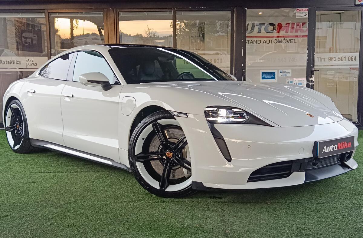 PORSCHE Taycan Turbo