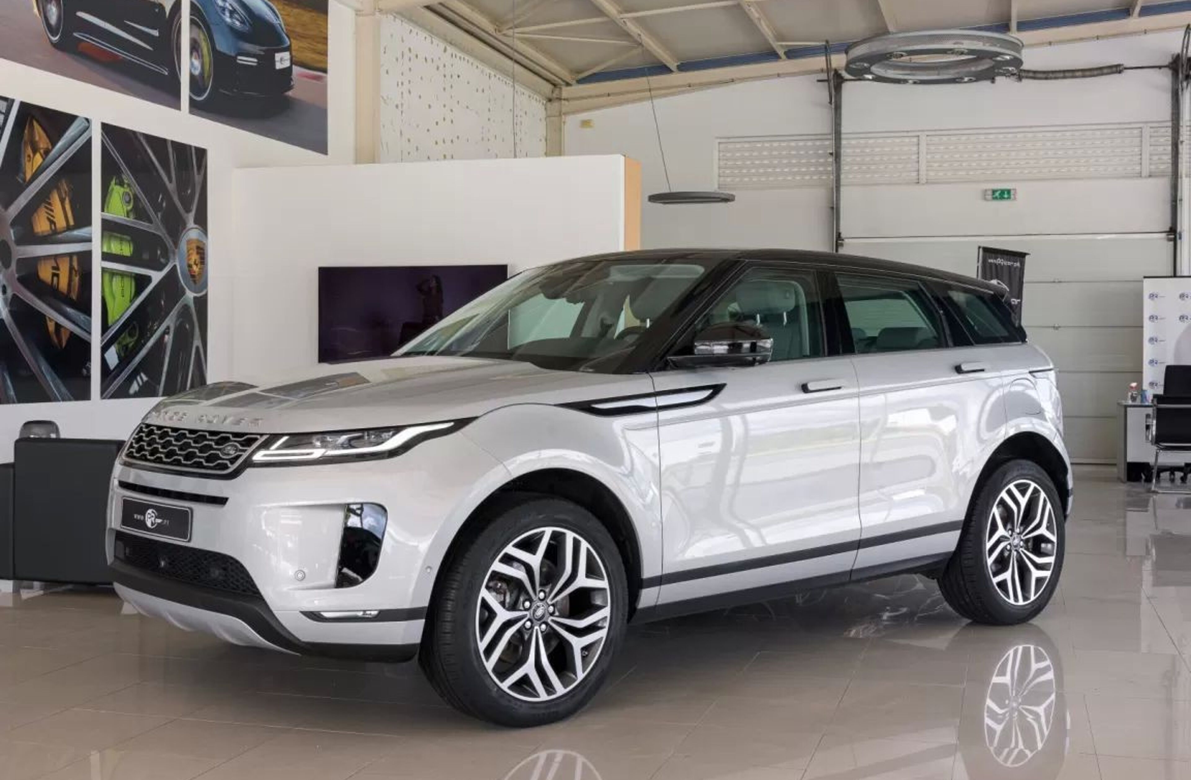 LAND ROVER Range Rover 1.5 P300e AWD Auto