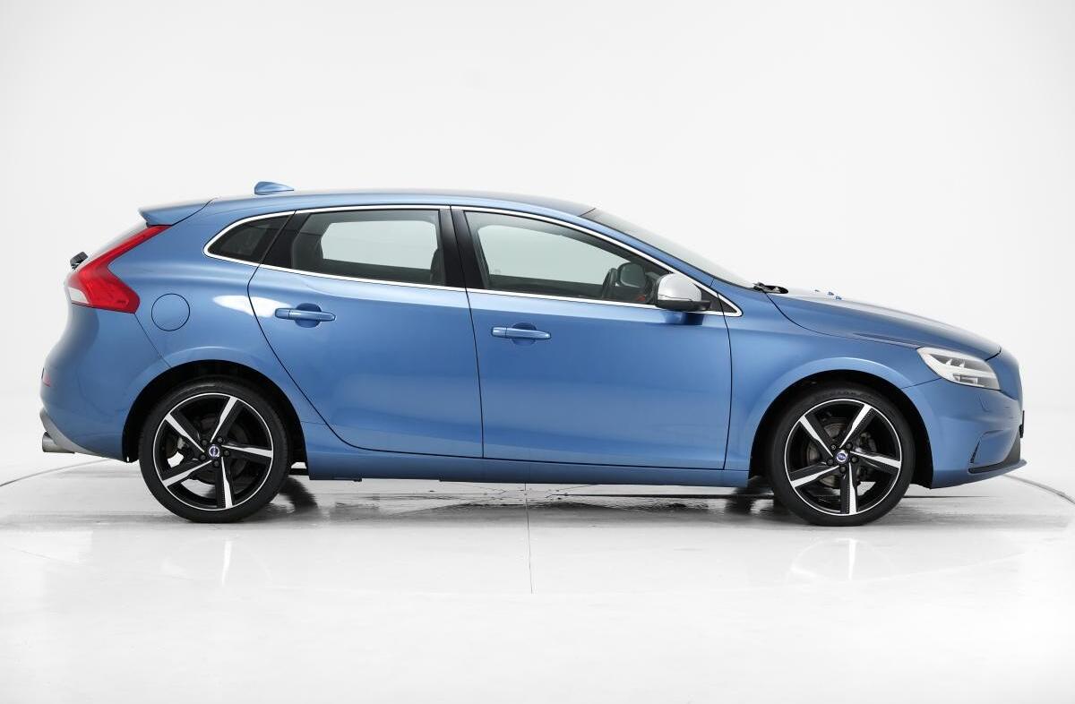 VOLVO V40 2.0 D2 R-Design