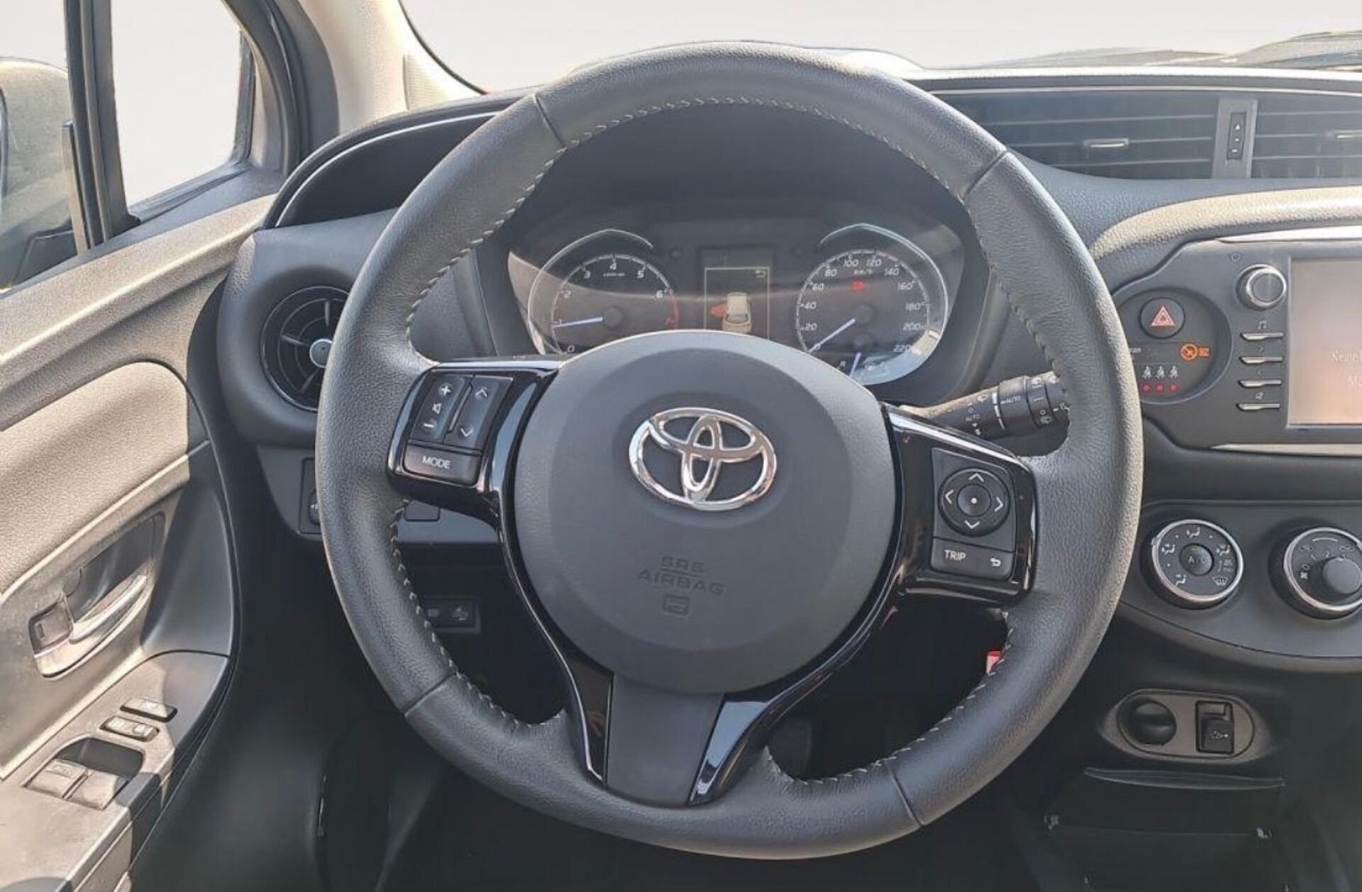 TOYOTA Yaris 1.0 VVT-i Exclusive
