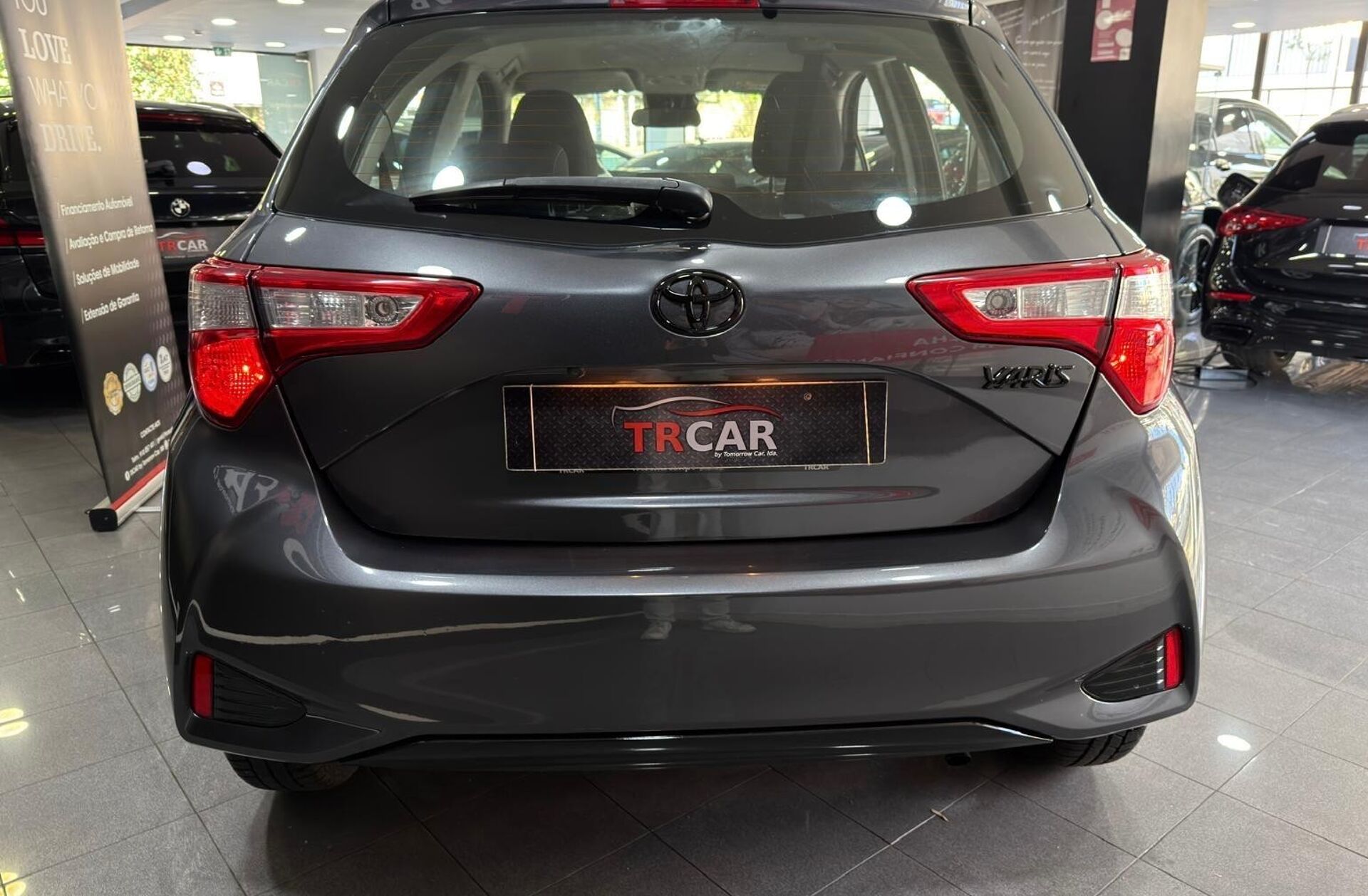 TOYOTA Yaris 1.0 VVT-i Exclusive