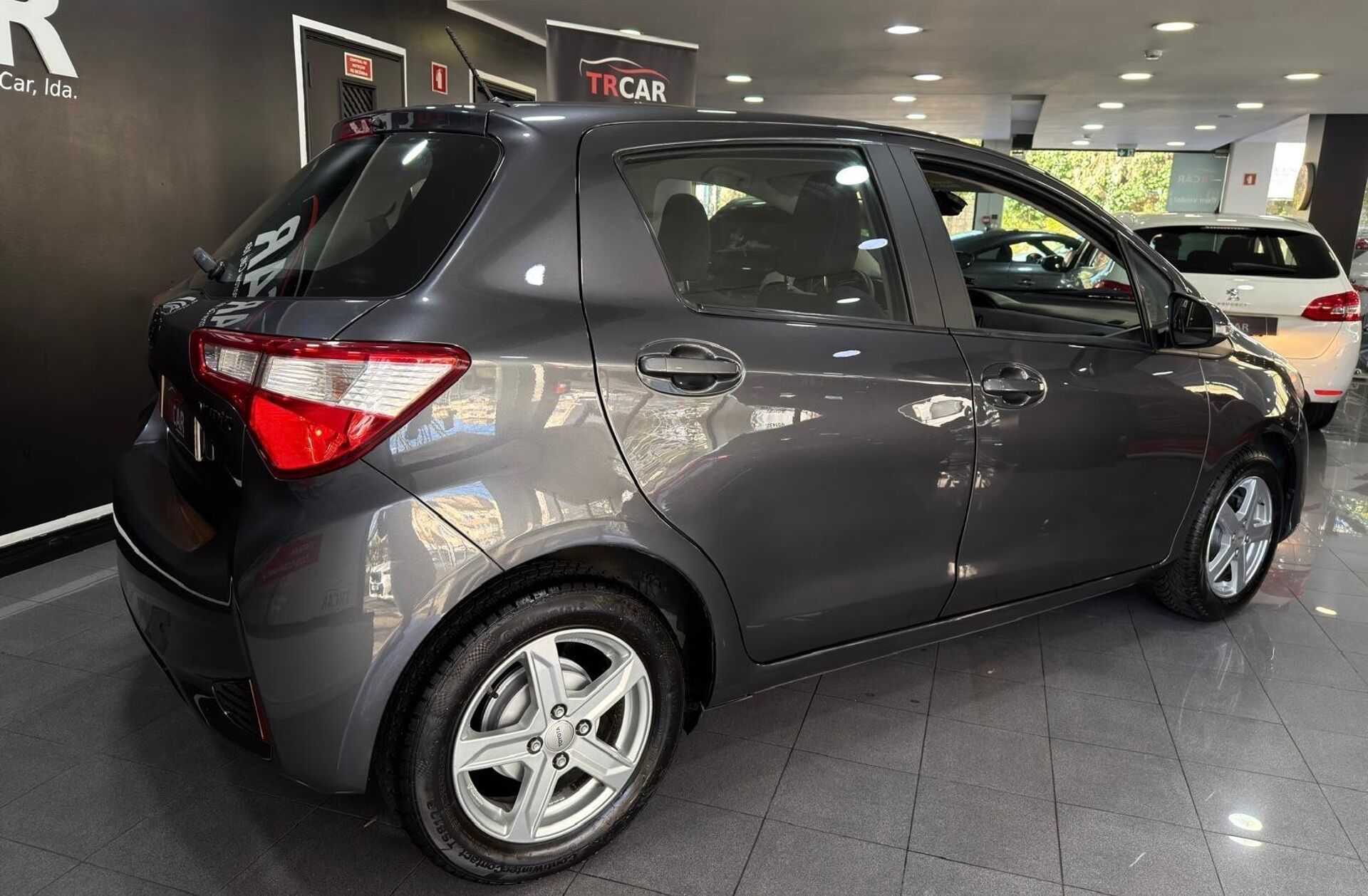 TOYOTA Yaris 1.0 VVT-i Exclusive