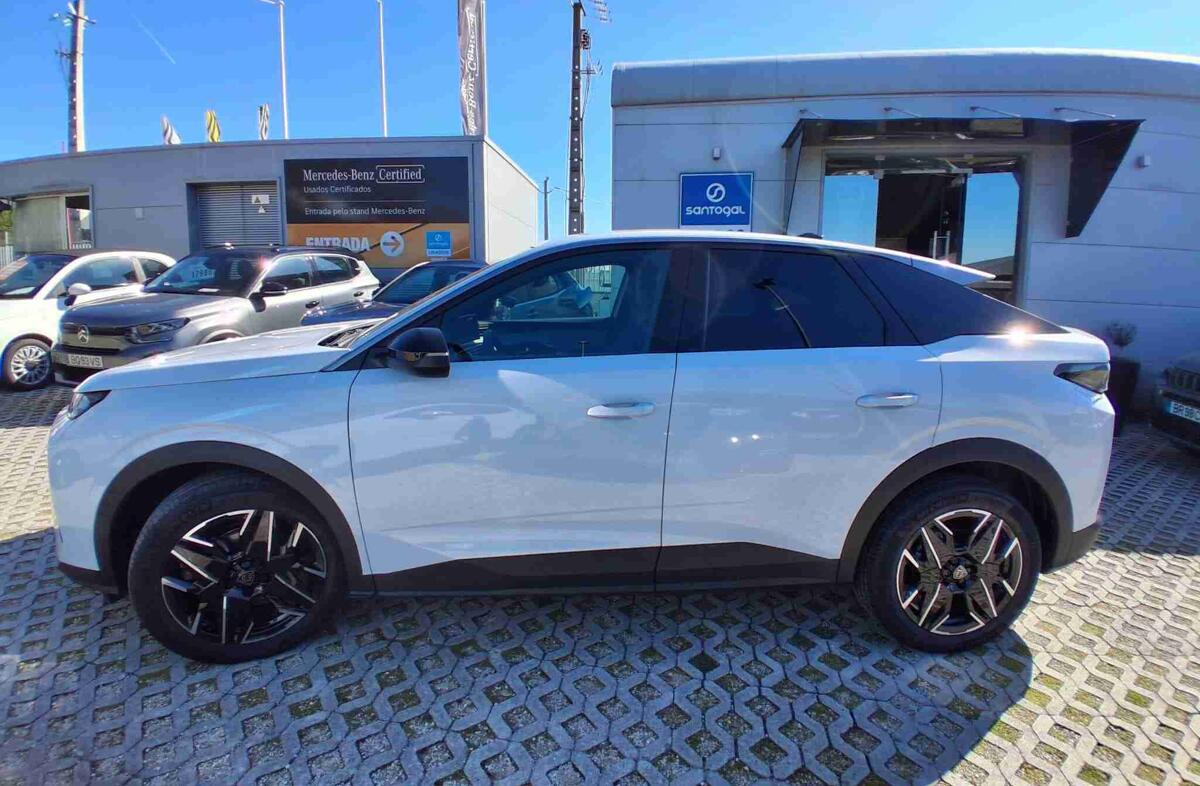 PEUGEOT 3008 1.2 Hybrid Allure e-DCS6