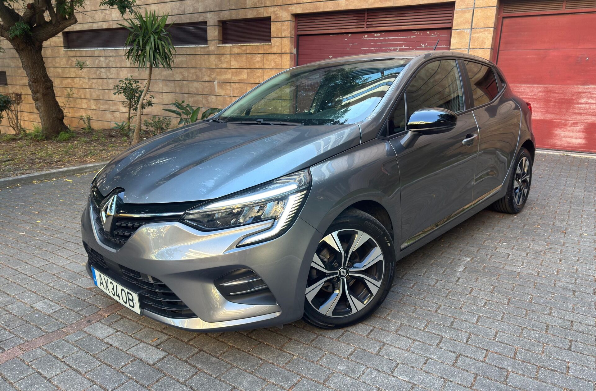 RENAULT Clio 1.0 TCe Techno