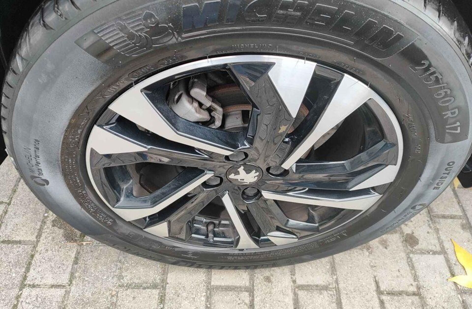 PEUGEOT 2008 1.2 PureTech Allure EAT8