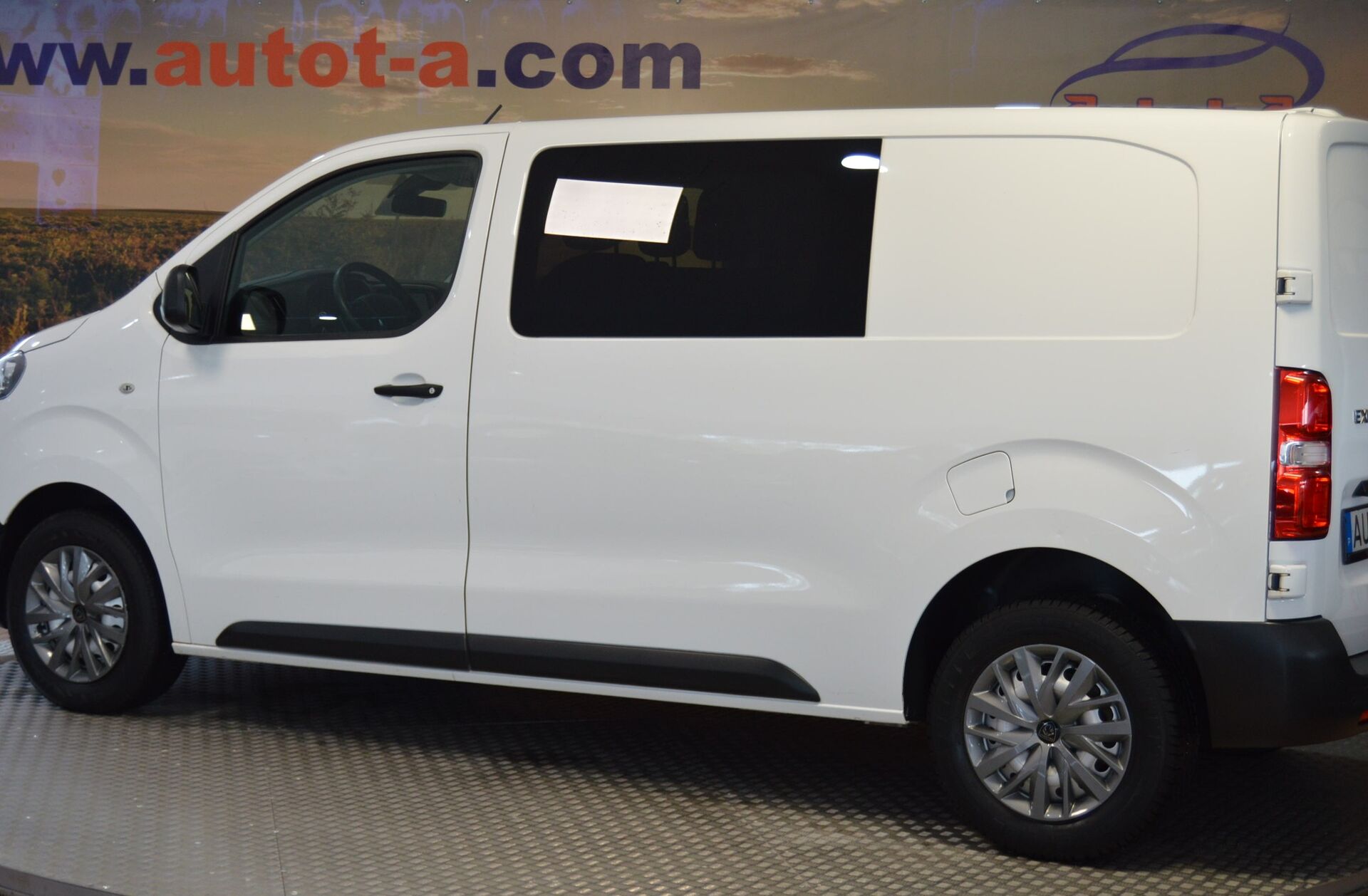 PEUGEOT Expert 2.0 BlueHDi L2H1 Semi-Vidrado