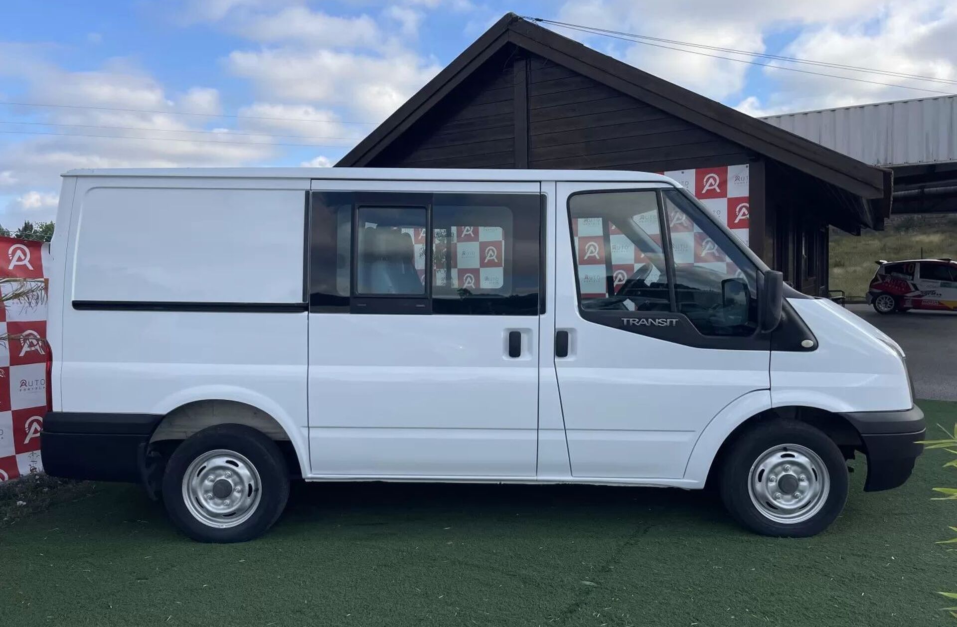 FORD Transit 260S 2.2 TDCi Antepara Curta-T.Normal