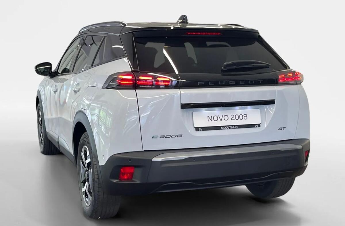 PEUGEOT 2008 e- 54 kWh GT