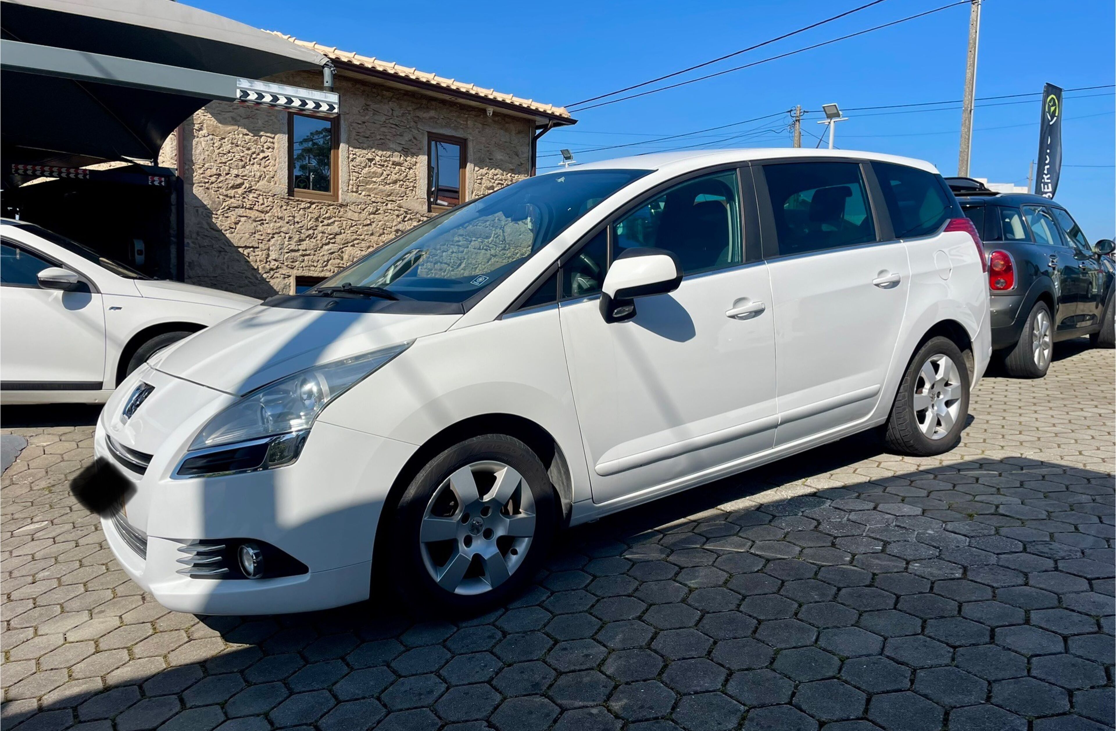 PEUGEOT 5008 1.6 e-HDi 5L Allure 2-Tronic