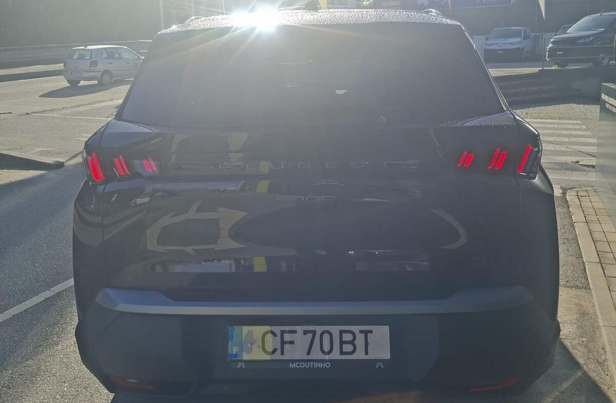 PEUGEOT 5008 1.6 Plug-in Hybrid Allure e-DCS7