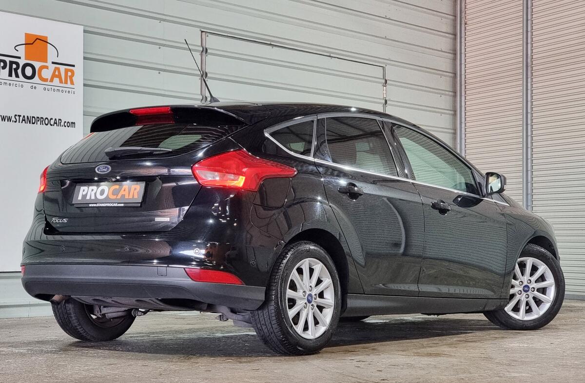 FORD Focus 1.0 SCTi Titanium