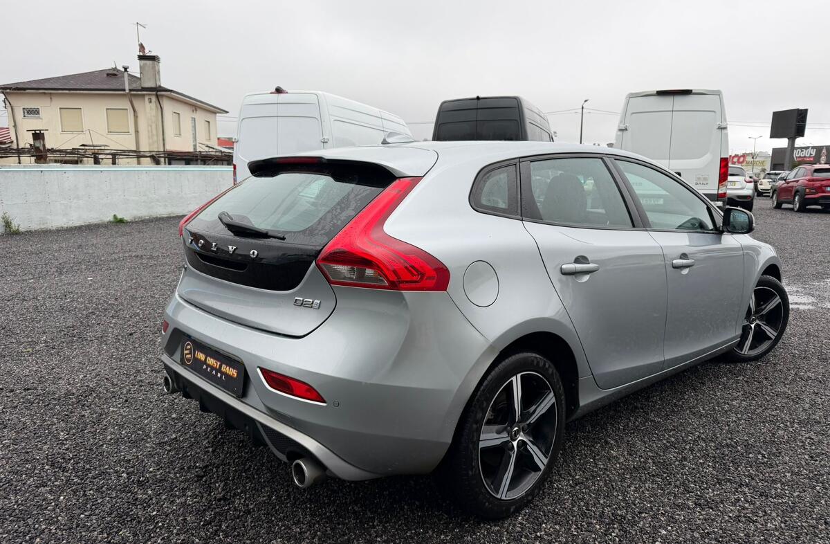 VOLVO V40 2.0 D2 R-Design