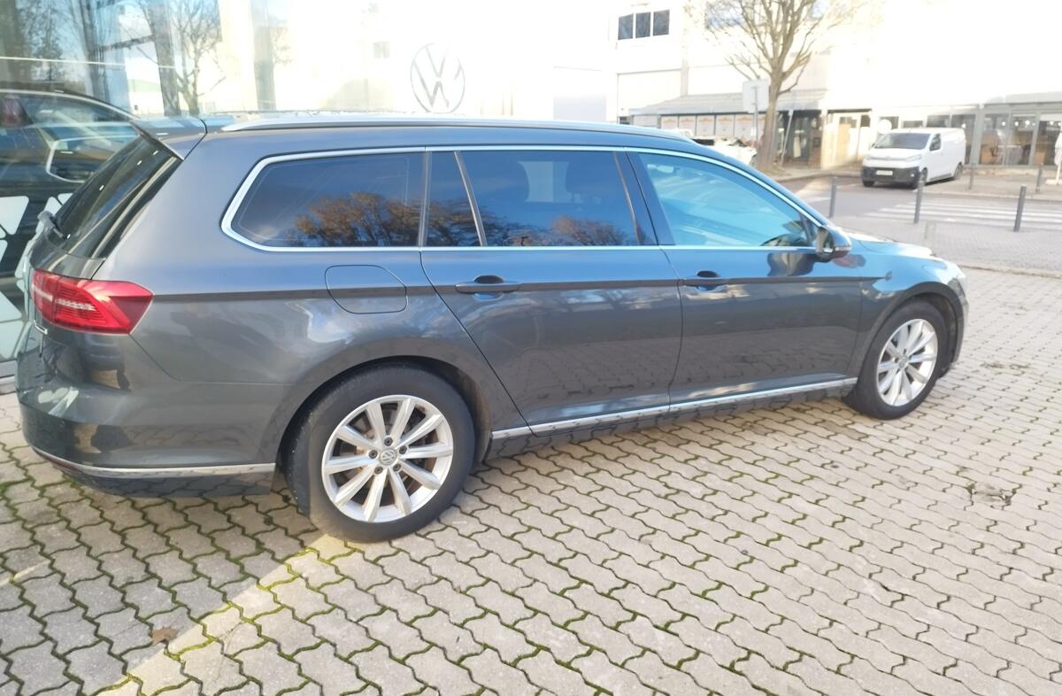 VOLKSWAGEN Passat 1.6 TDi Highline