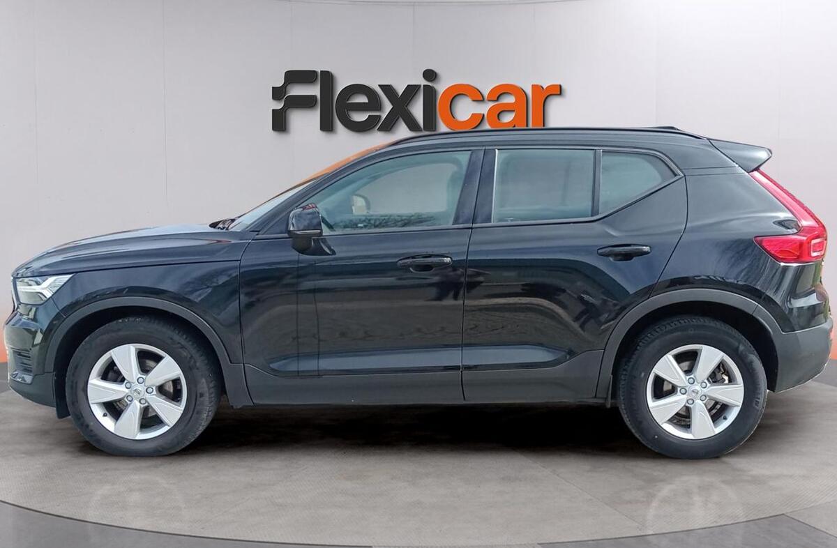 VOLVO XC40 1.5 T2 Momentum Core