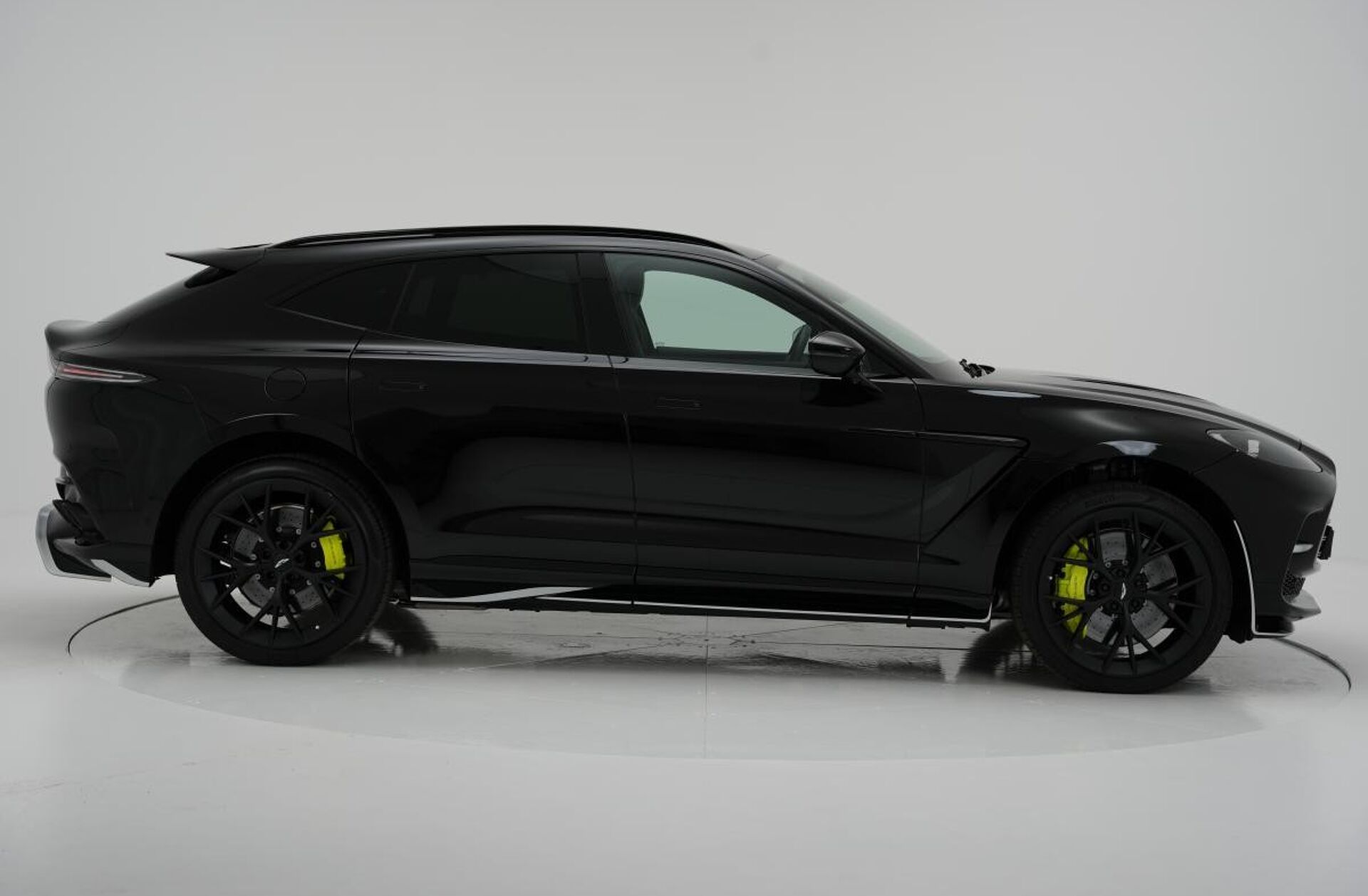 ASTON MARTIN DBX 707
