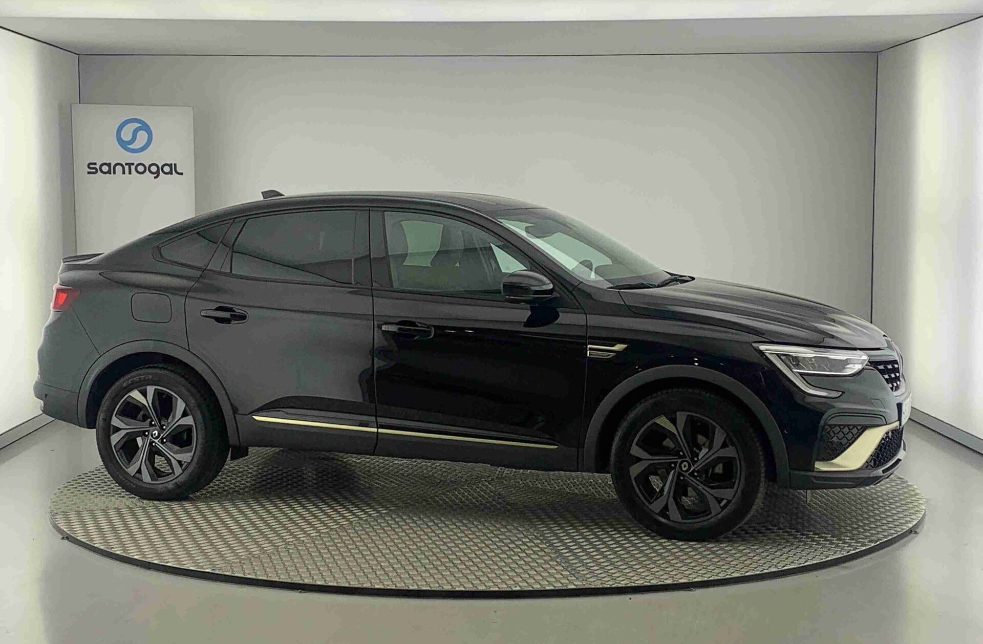 RENAULT Arkana 1.6 E-Tech Full Hybrid Engineered