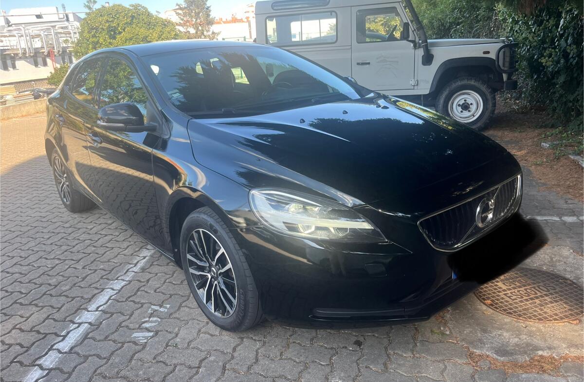 VOLVO V40 2.0 D3 R-Design